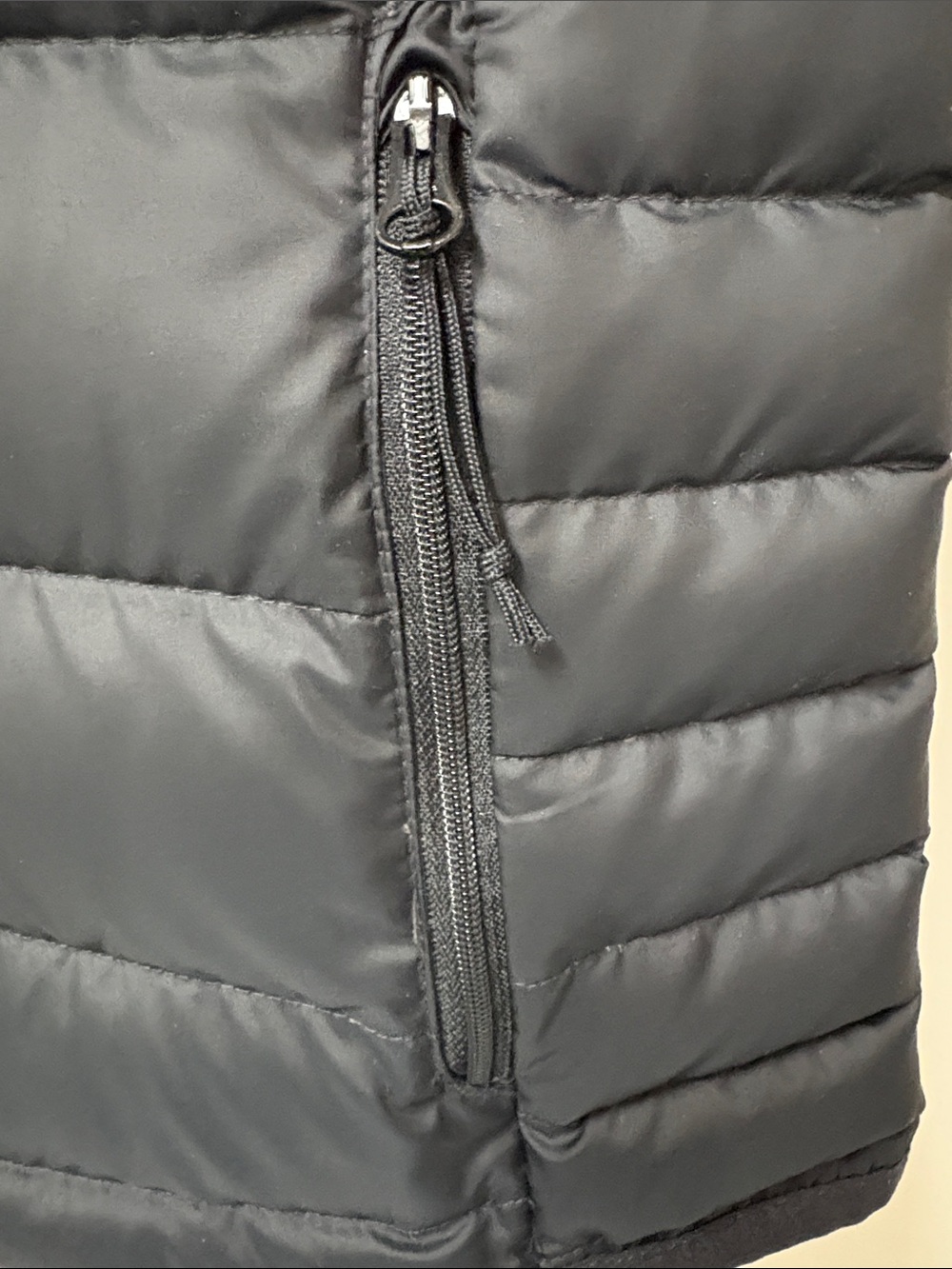 Columbia black down vest x small. - Picture 5 of 7